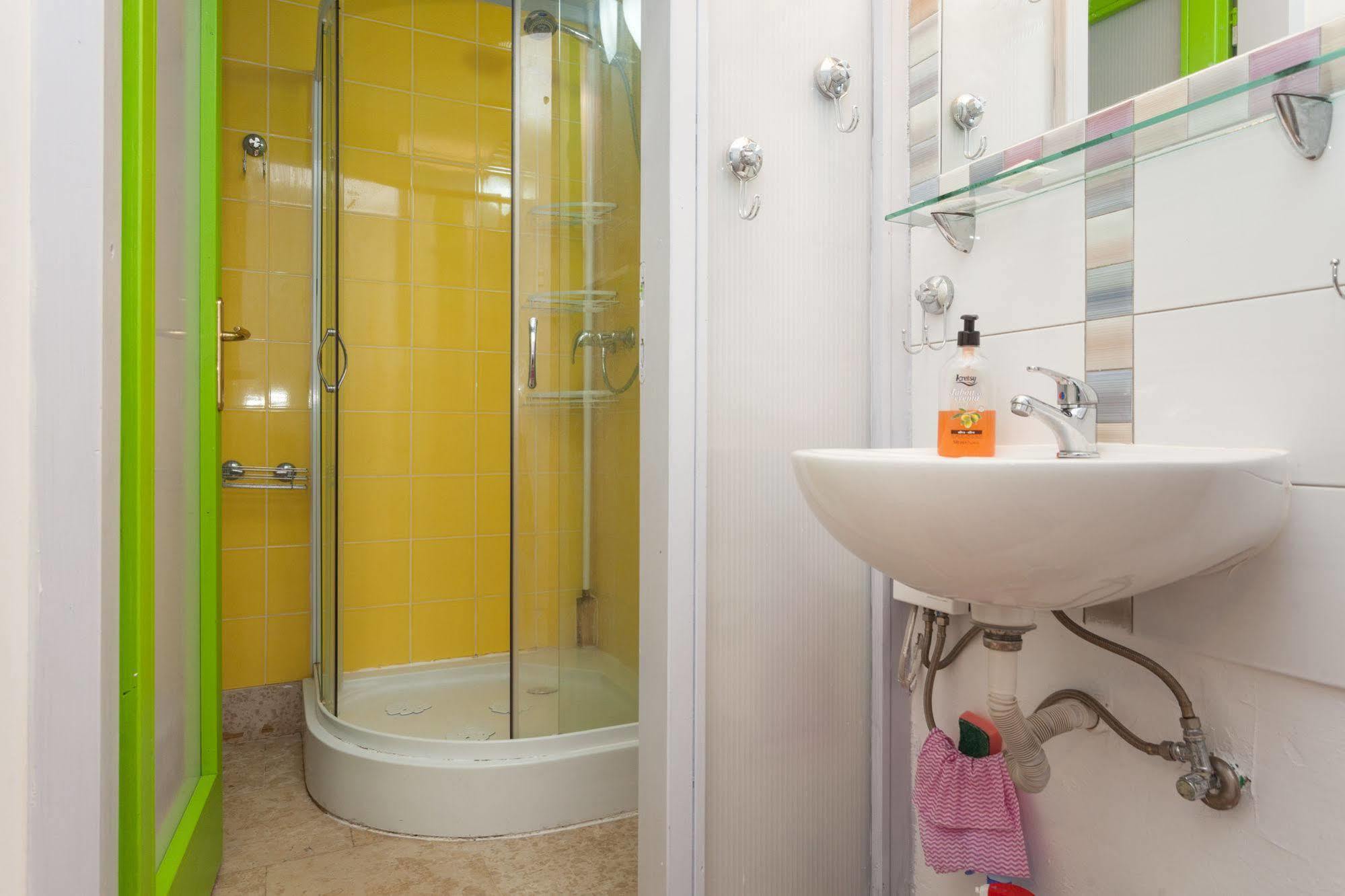 Roundabout Hostel - Hostel Rovinj Exterior photo
